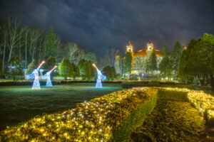 Decorations in a walkable garden outside the hotel surrounded by trees and many lights on the surrounding shrubbery