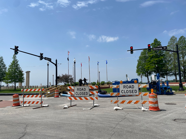 Photo of Riverside Drive road closures due to a sinkhole by Jodi Keen