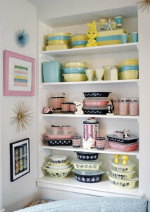 Photo of pyrex baking dishes by Brodie Curtsinger